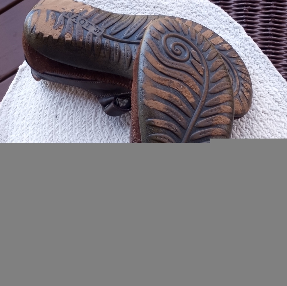 Naot Leather Kirei Mary Janes - Picture 15 of 15